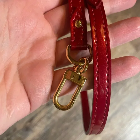 Louis Vuitton Red Vernis Pochette Strap - Picture 2 of 8